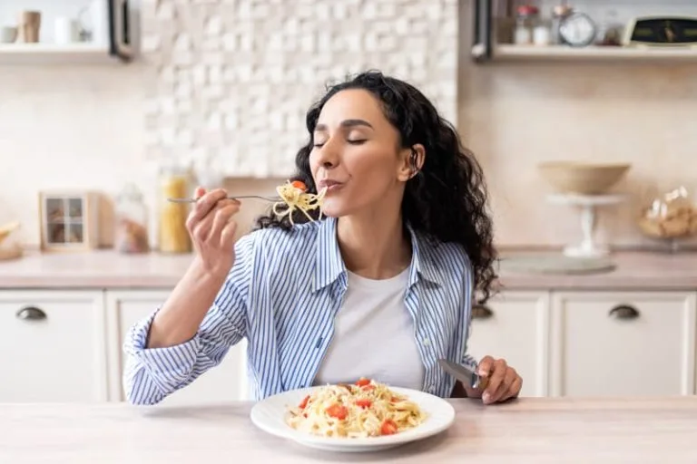 Mangiare secondo il ciclo mestruale: adattare l’alimentazione alle fasi ormonali 5 Mangiare secondo il ciclo mestruale: adattare l’alimentazione alle fasi ormonali