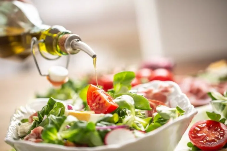 Dieta mediterranea: cosa cambia con la nuova piramide alimentare della SINU 8 Dieta mediterranea: cosa cambia con la nuova piramide alimentare della SINU