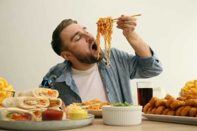 Perché ho sempre fame dopo aver mangiato: cosa succede davvero nel corpo