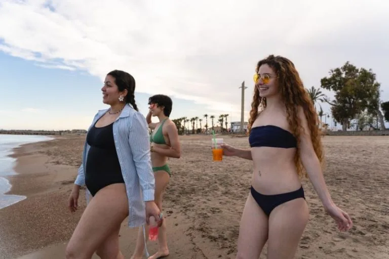 “Non posso andare al mare con questo corpo.” Immagine corporea, cambiamenti fisiologici e il peso invisibile del giudizio